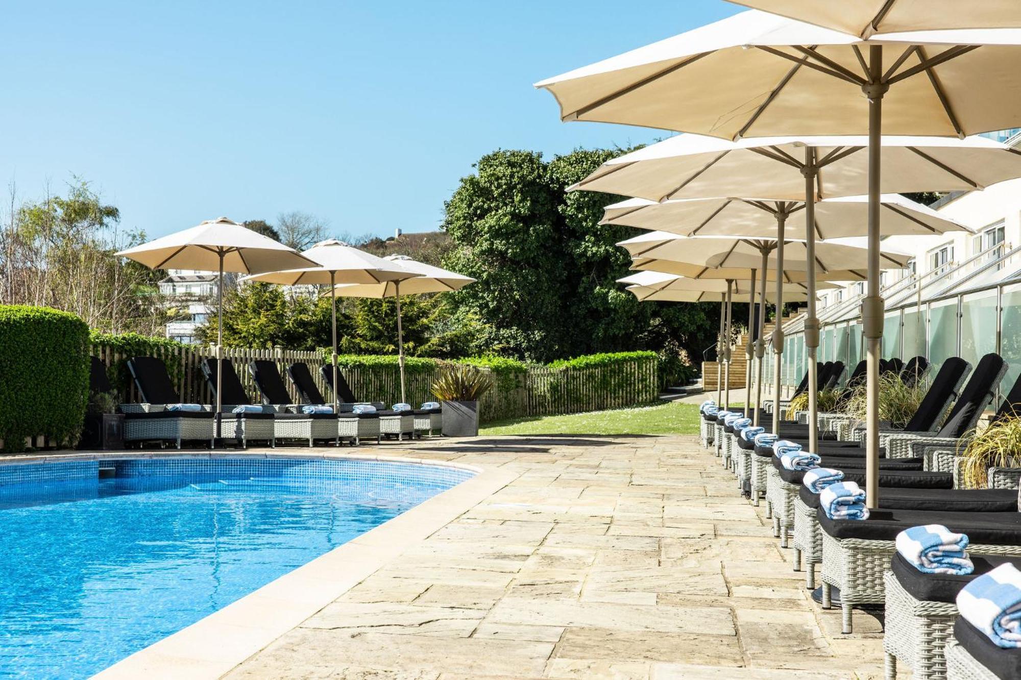 Hotel Cristina St Lawrence Bagian luar foto