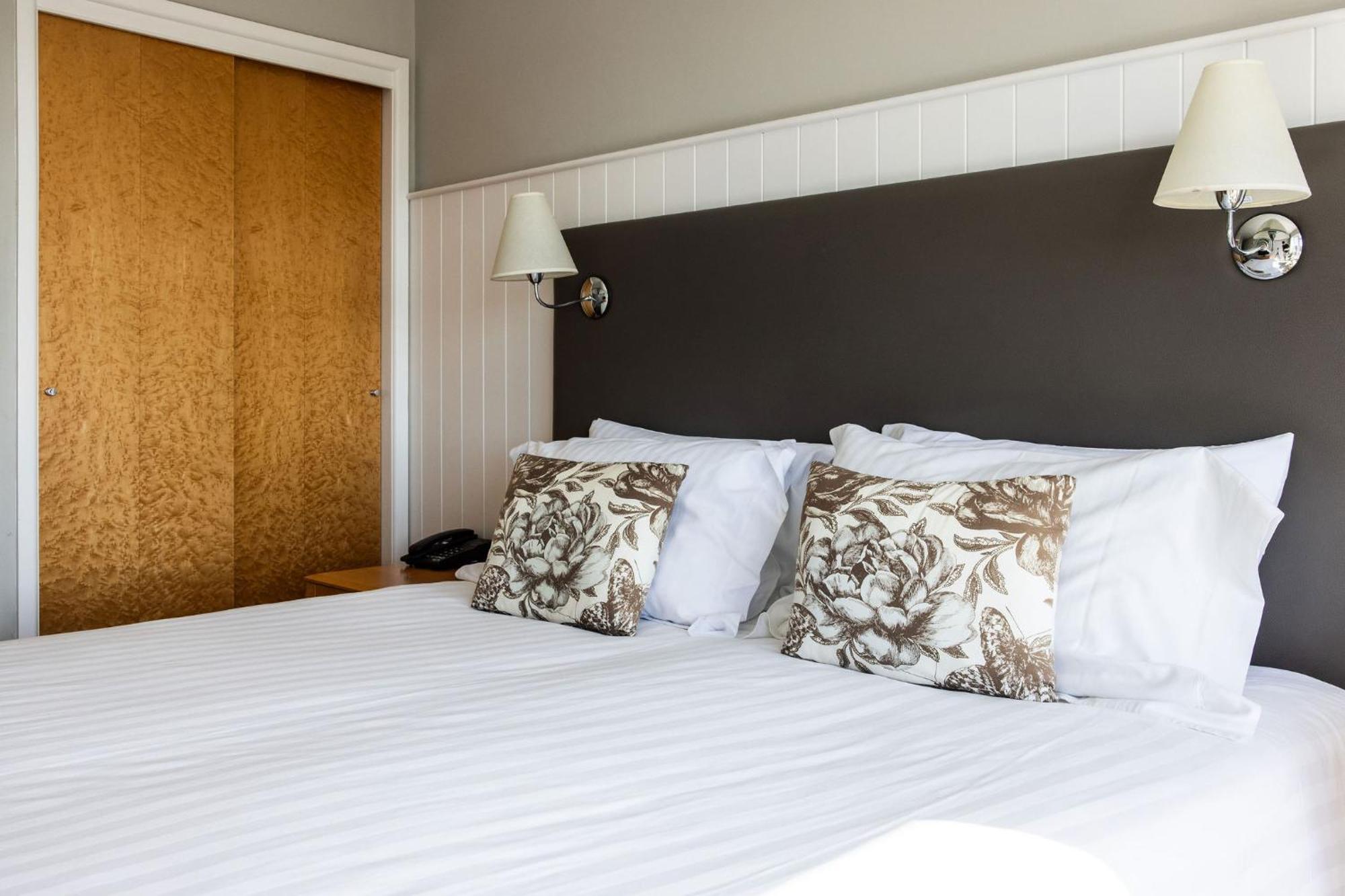 Hotel Cristina St Lawrence Bagian luar foto