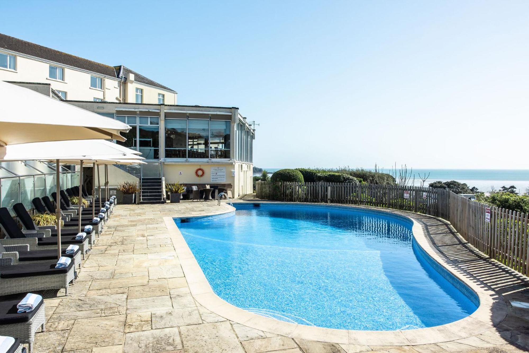 Hotel Cristina St Lawrence Bagian luar foto